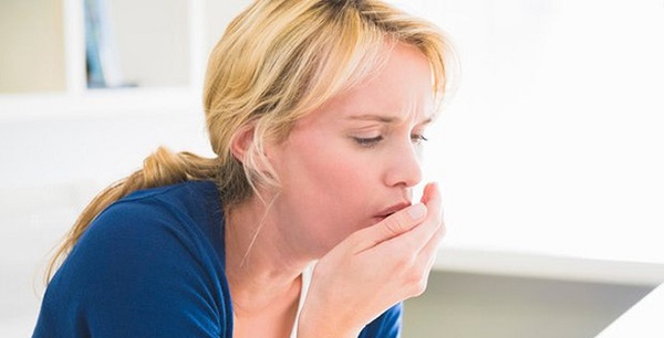 Khi bị viêm phổi bạn thường hay có biểu hiện ho khan, ho có đờm