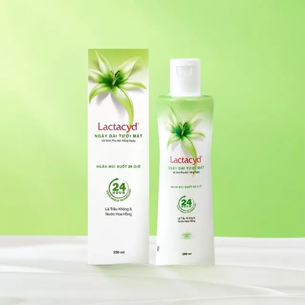 Dung Dịch Vệ Sinh Lactacyd Trầu Không & Nước Hoa Hồng 250ml 